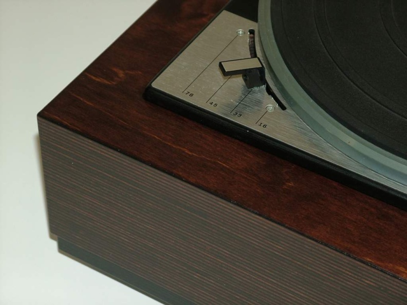 L75 - Nussbaum dunkel 04